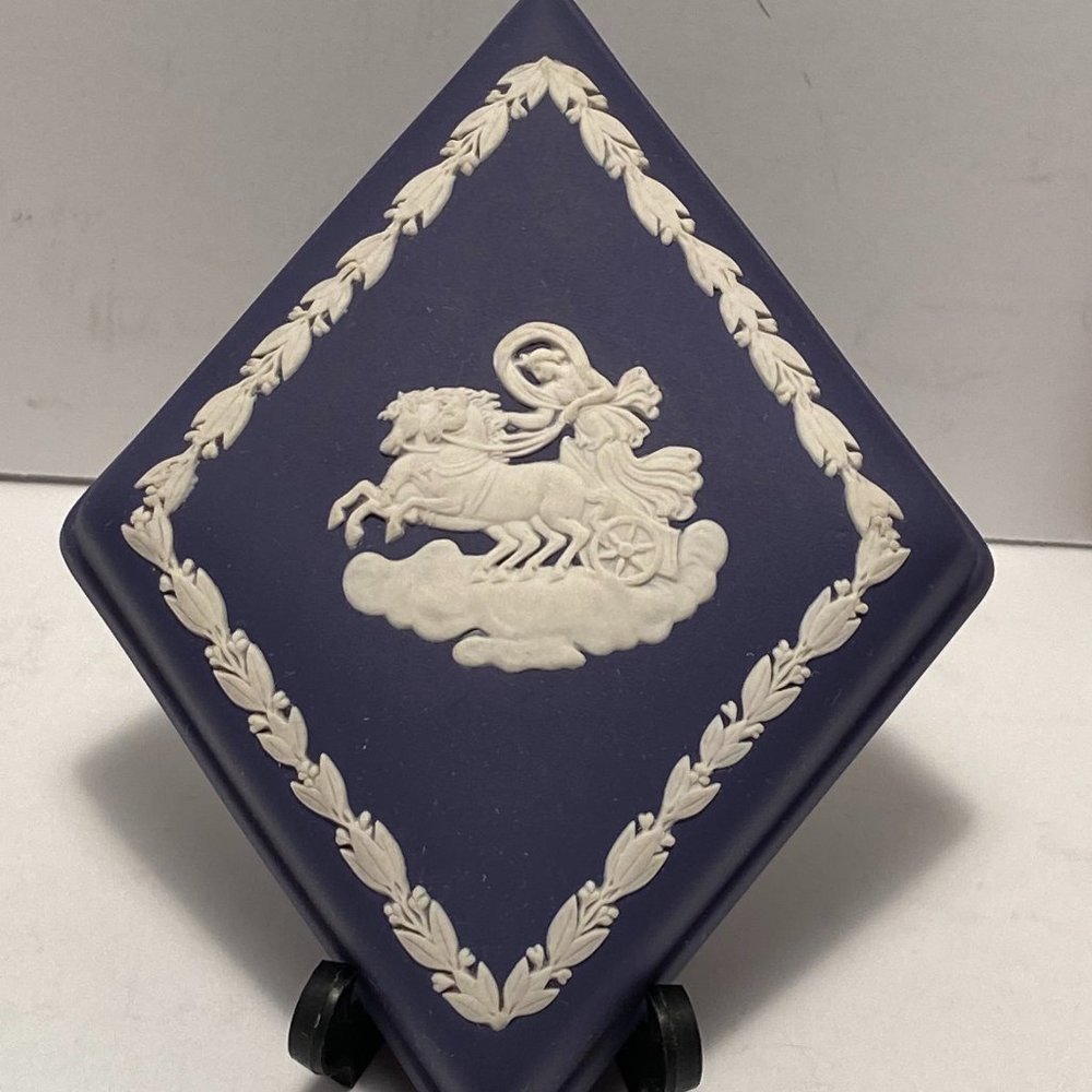 WEDGWOOD Diamond Blue Trinket Box
